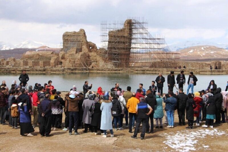 بیش از 46 هزار گردشگر از مجموعه میراث جهانی تخت‌سلیمان تکاب بازدید کردند