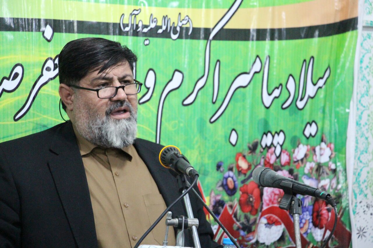 فرماندار: تکاب نماد وحدت عملی شیعه و سنی است