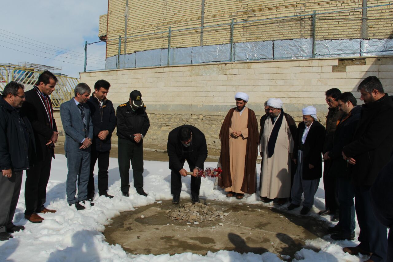 کلنگ احداث اولین نگارخانه در تکاب به زمین زده شد