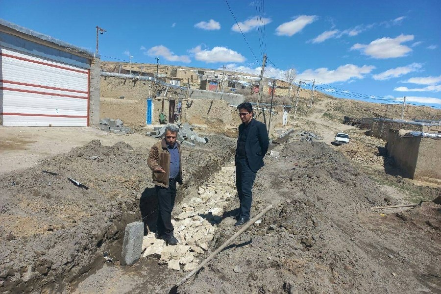 کار عمرانی در روستاهای بخش مرکزی تکاب آغاز شد/ بهار خدمت در حاجی بابا وسطی