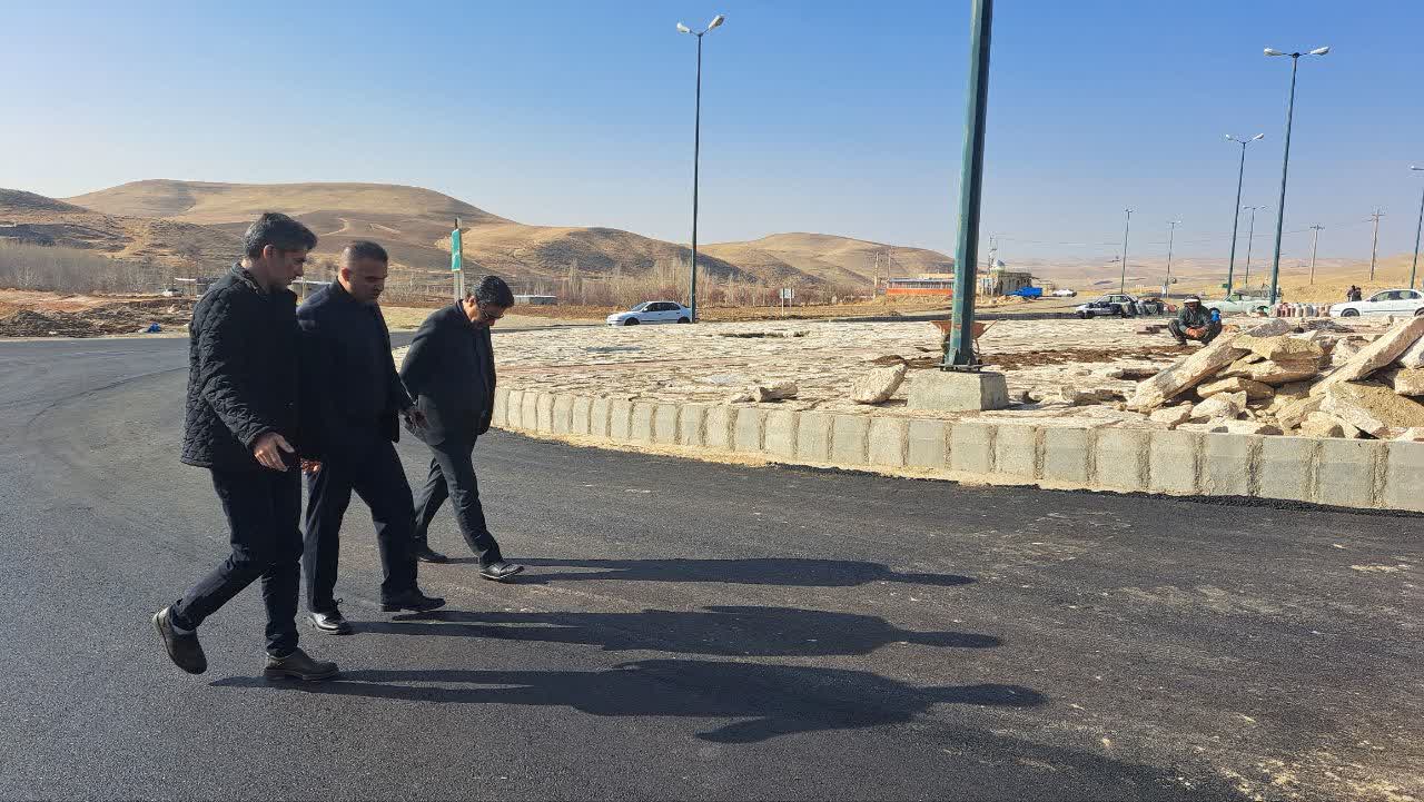 فرماندار: طرح های عمرانی با جدیدت تمام باید پیگیری شود.