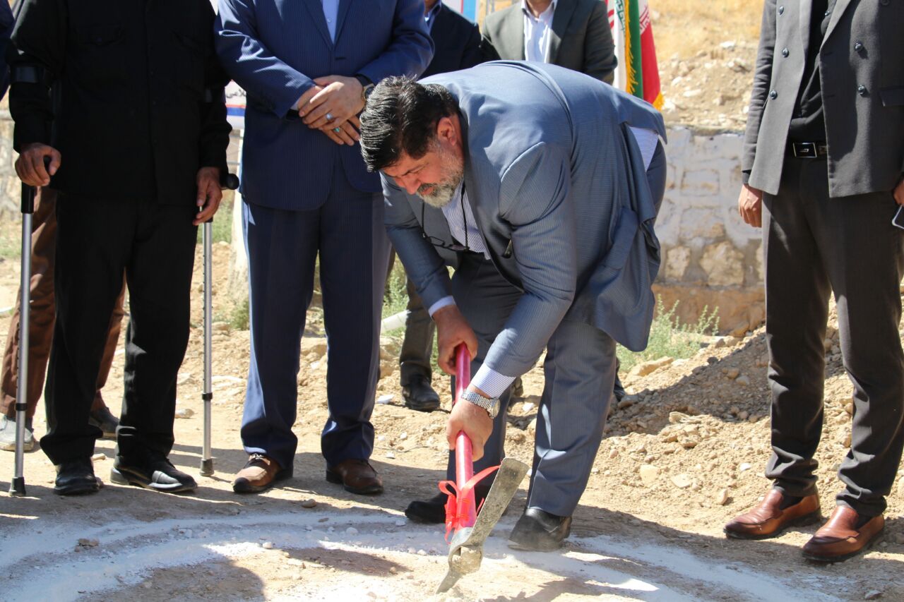 عملیات احداث مجتمع تجاری و خدماتی شهرداری تکاب آغازشد