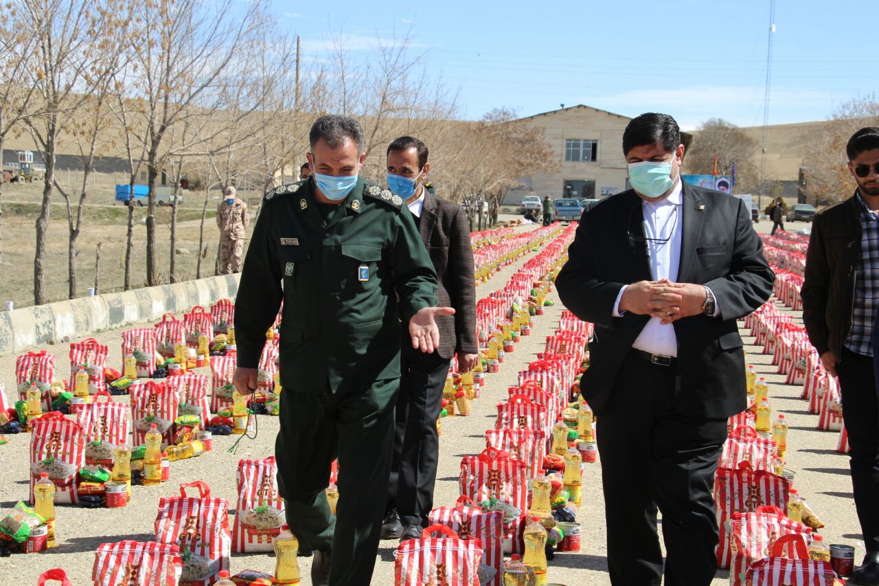 آغاز توزیع 1500 بسته معیشتی سپاه باحضور فرماندار تکاب