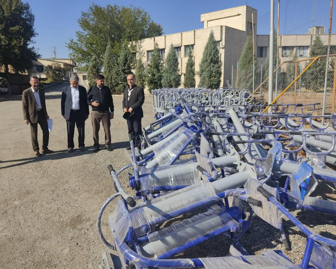 بازدید معاون هماهنگی امور عمرانی استاندار آذربایجان غربی از توزیع 120 دستگاه تجهیزات ورزشی در روستاهای استان