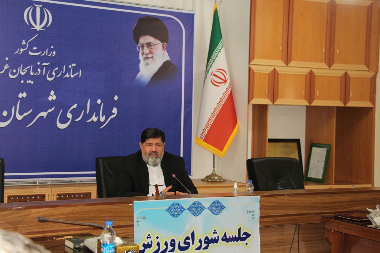 تجلیل فرماندار تکاب از قهرمان مسابقات بوکس نوجوانان کشور