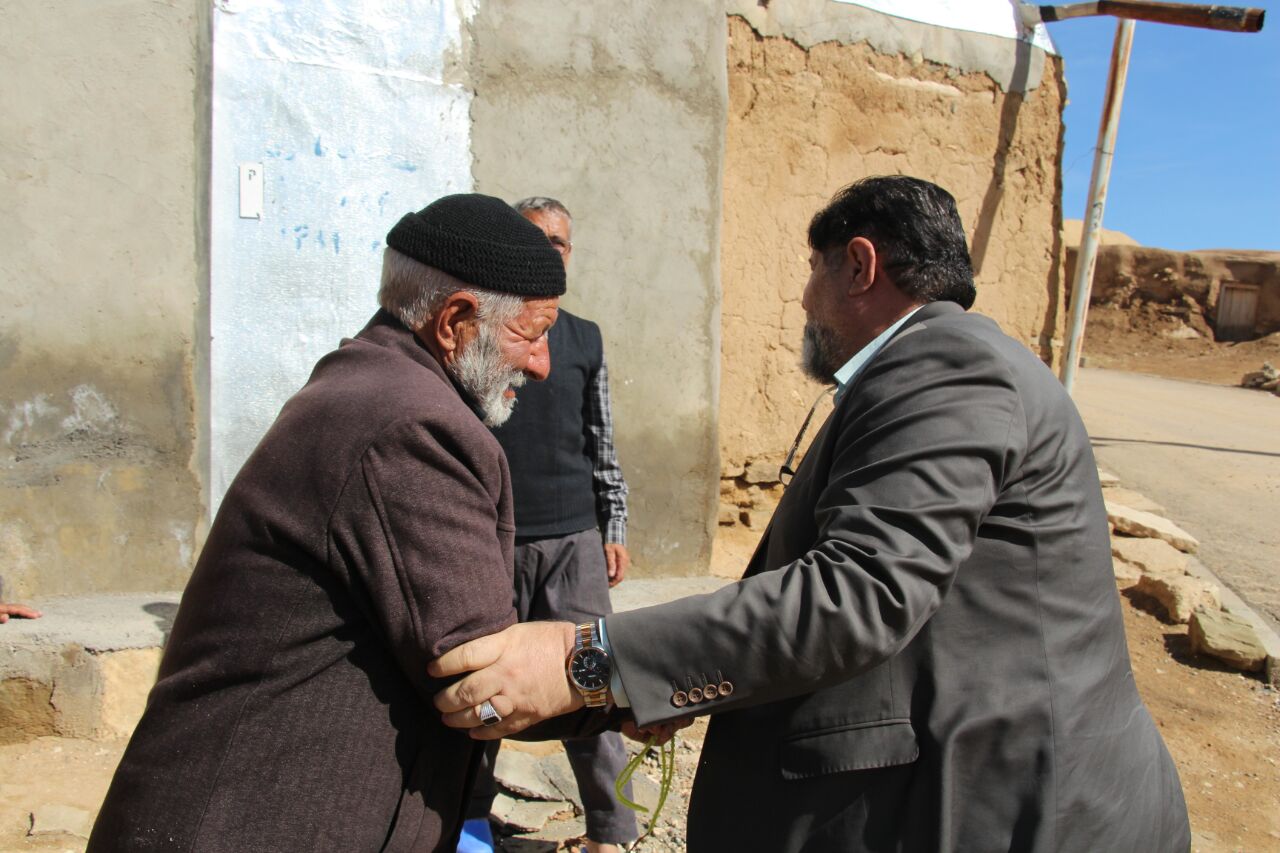بازدید میدانی فرماندار تکاب از روستای تمای