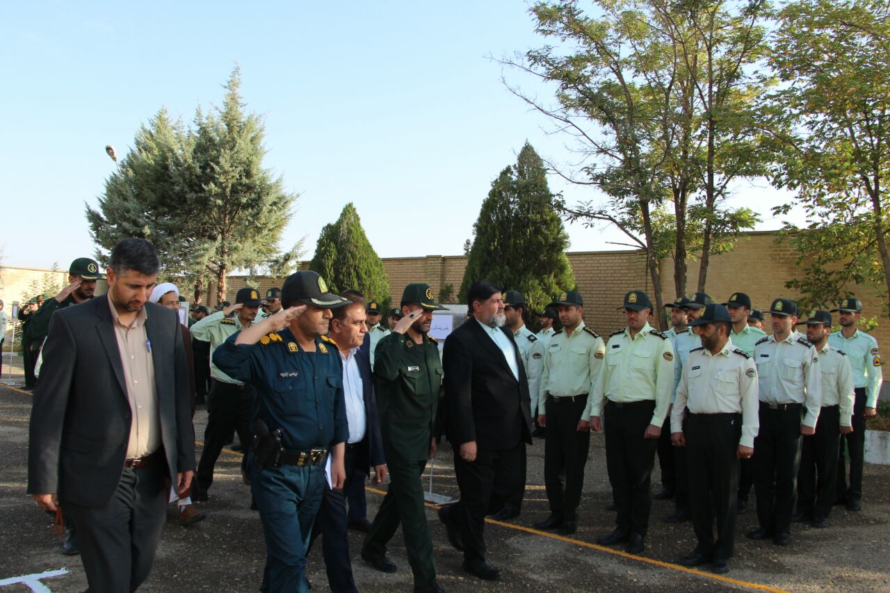 صبحگاه مشترک نیروهای نظامی و انتظامی تکاب به مناسبت هفته فراجا