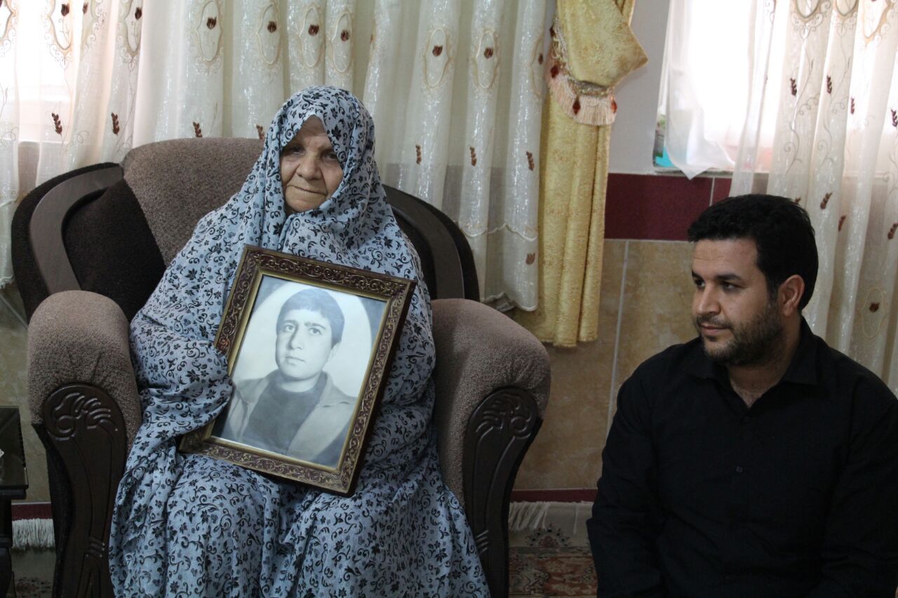 دیدار فرماندار با خانواده شهدا به مناسبت هفته دفاع مقدس