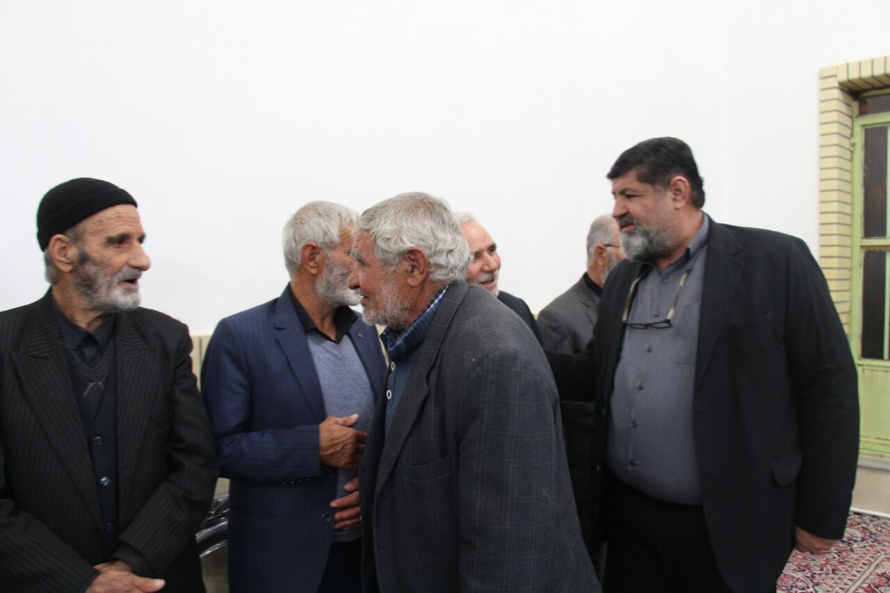 حضور فرماندار تکاب در مراسم چهلم مادر شهید فلاح در روستای دورباش