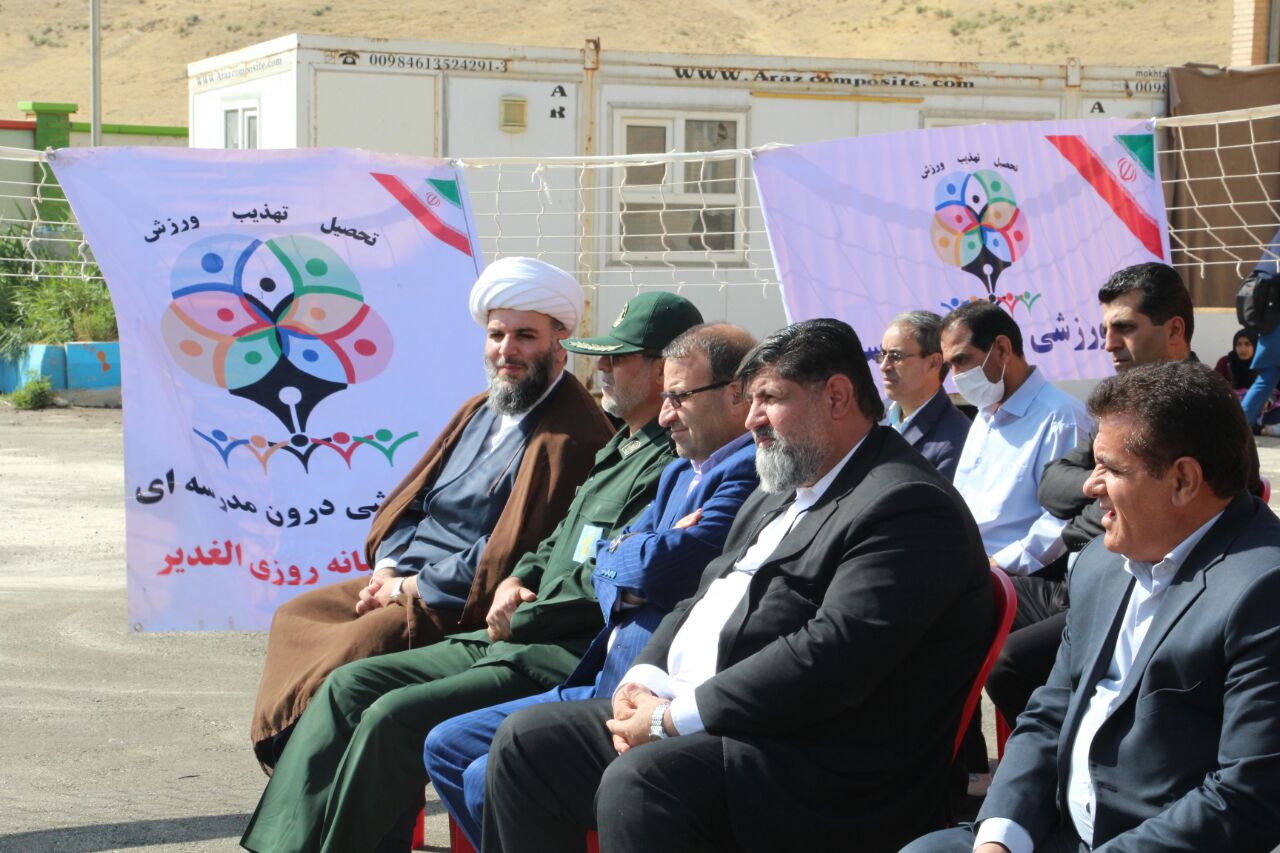 آغاز المپیاد ورزشی دانش آموزان تکاب باحضور فرماندار