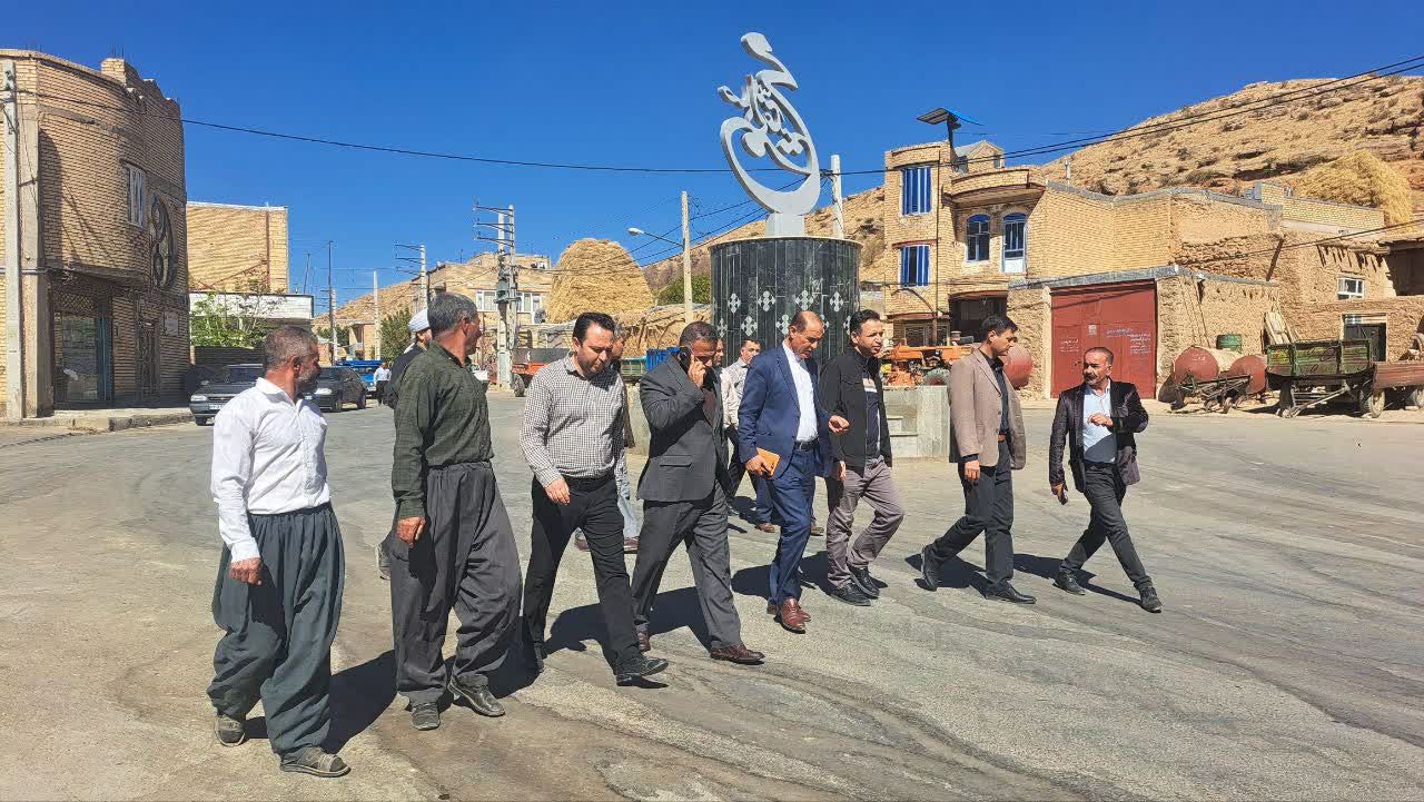 فرماندار تکاب: بر تسریع در رفع مشکلات زیرساختی روستاهای نبی‌کندی و آغبلاغ  تاکیدکرد.