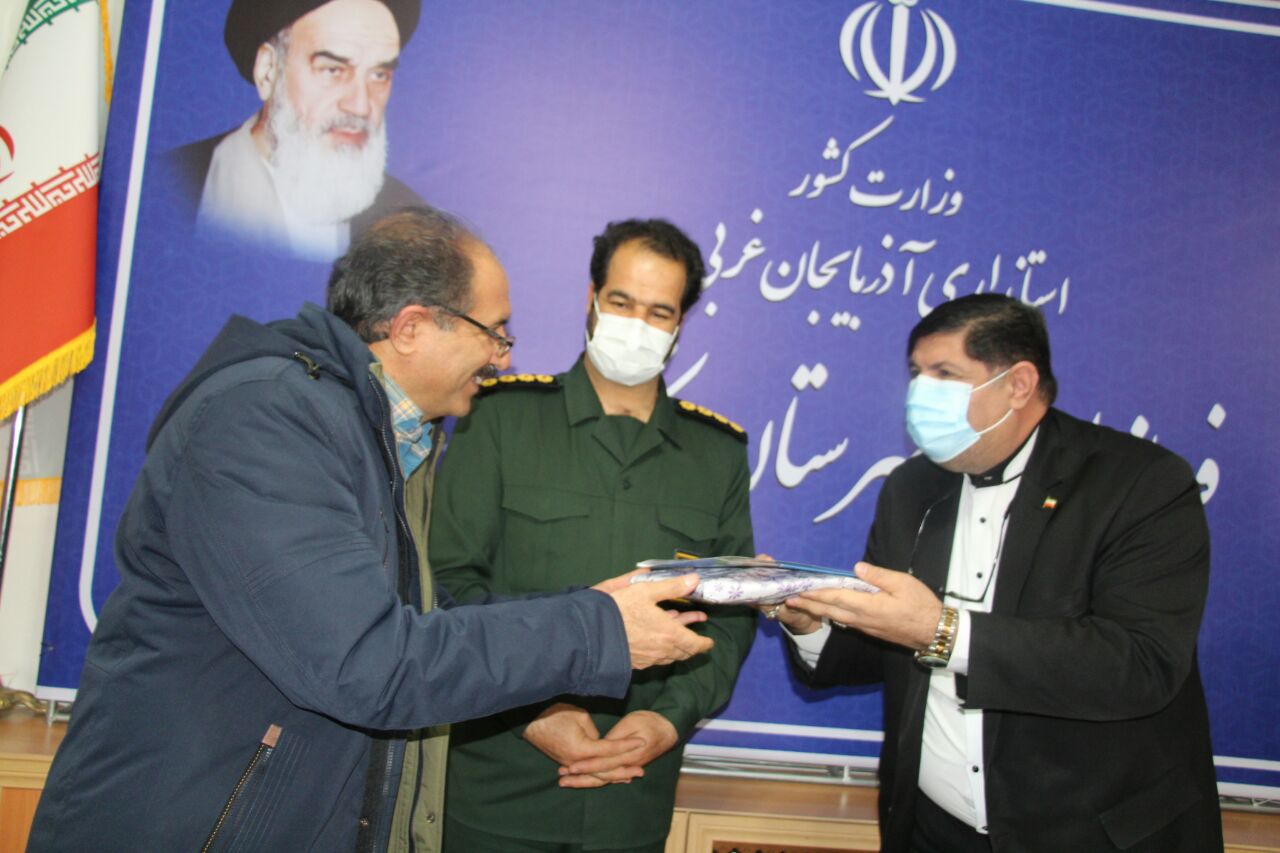 تجلیل فرماندار تکاب از روسای هیات های ورزشی  به مناسبت روز جوان