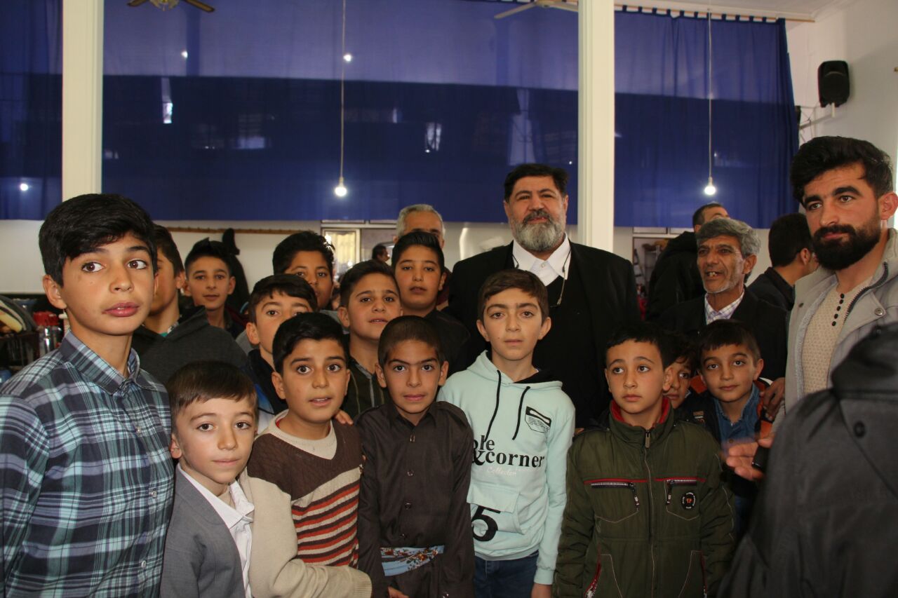 حضور صمیمی فرماندار تکاب در جمع دانش آموزان روستایی