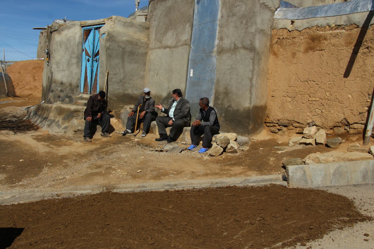 بازدید میدانی فرماندار تکاب از روستای تمای