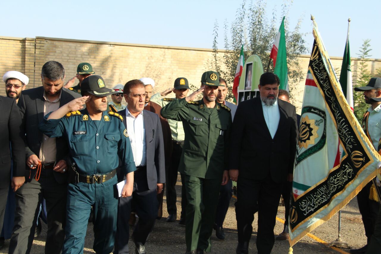 صبحگاه مشترک نیروهای نظامی و انتظامی تکاب به مناسبت هفته فراجا