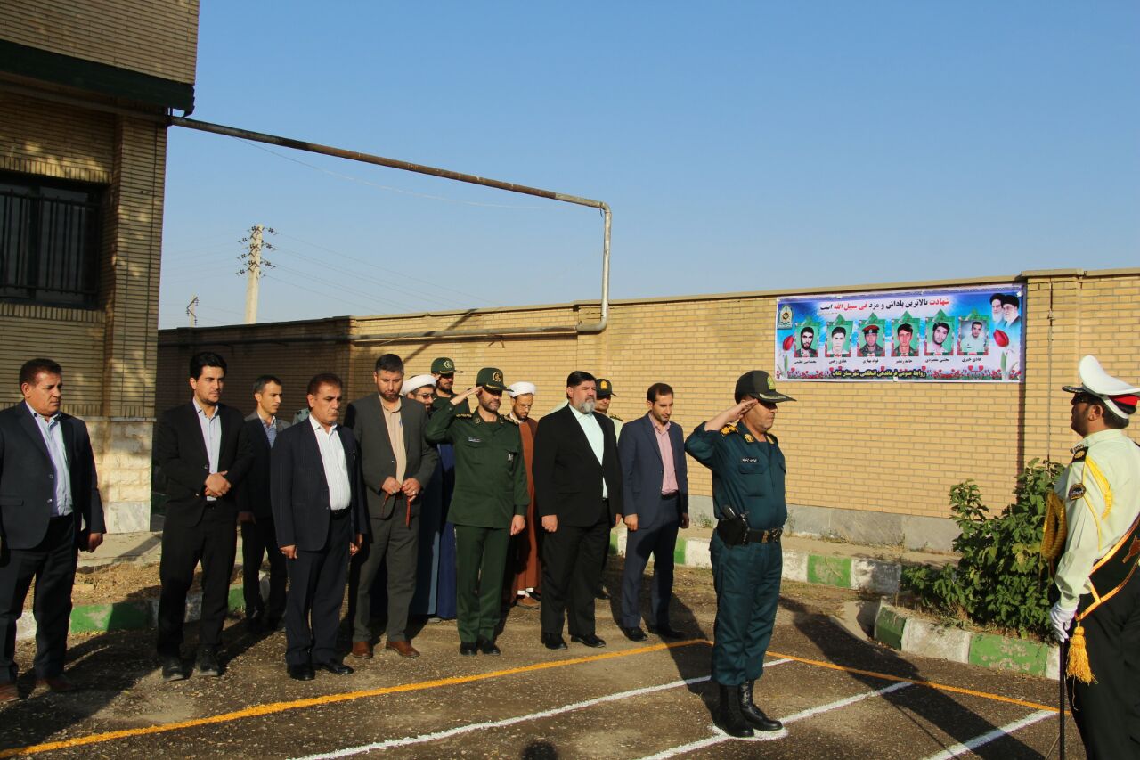 صبحگاه مشترک نیروهای نظامی و انتظامی تکاب به مناسبت هفته فراجا