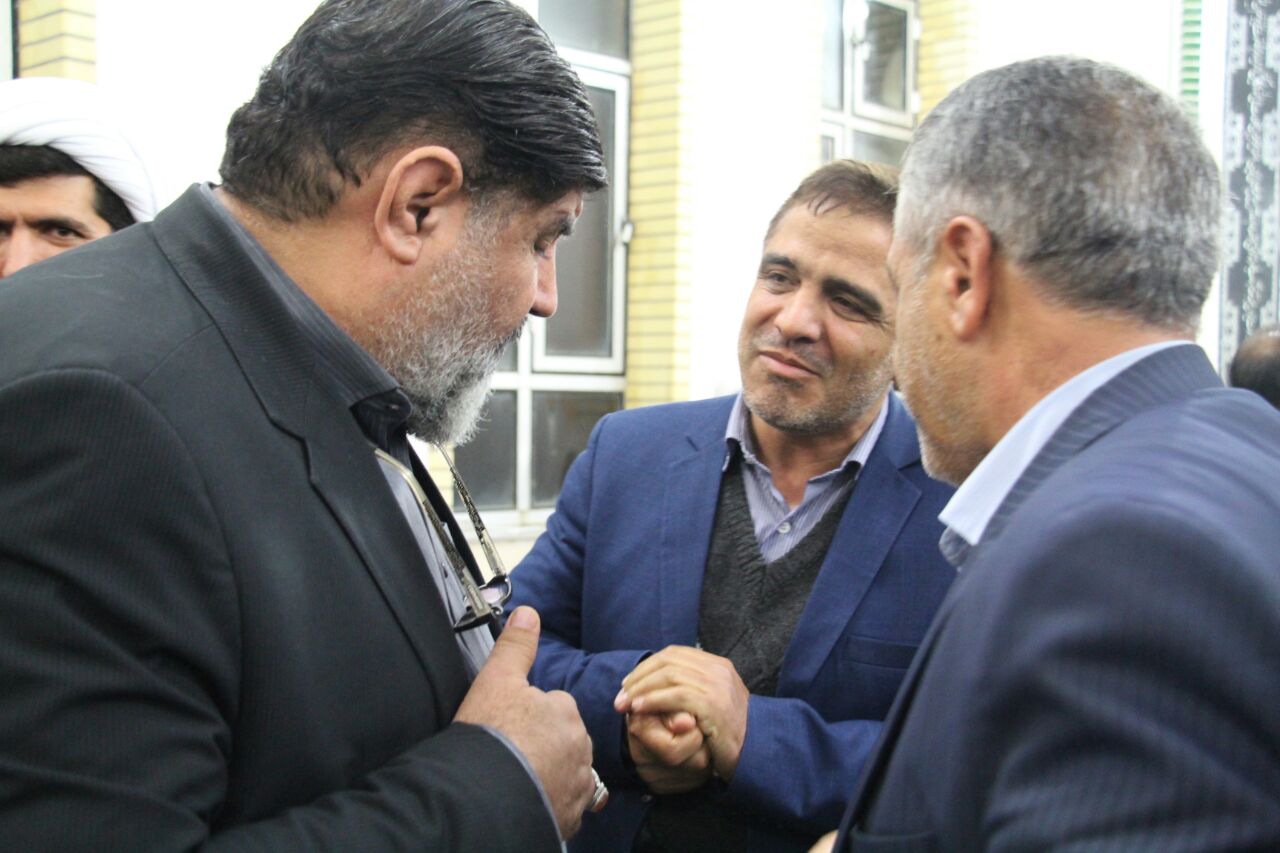 حضور فرماندار تکاب در مراسم چهلم مادر شهید فلاح در روستای دورباش