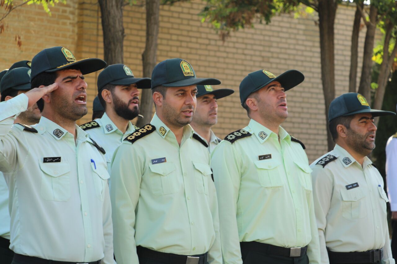 صبحگاه مشترک نیروهای نظامی و انتظامی تکاب به مناسبت هفته فراجا