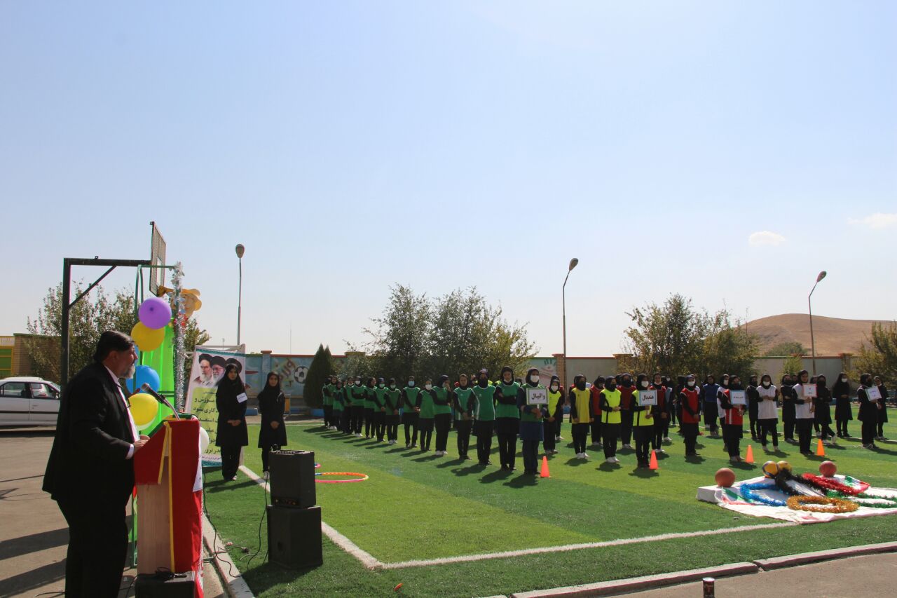 آغاز المپیاد ورزشی دانش آموزان تکاب باحضور فرماندار