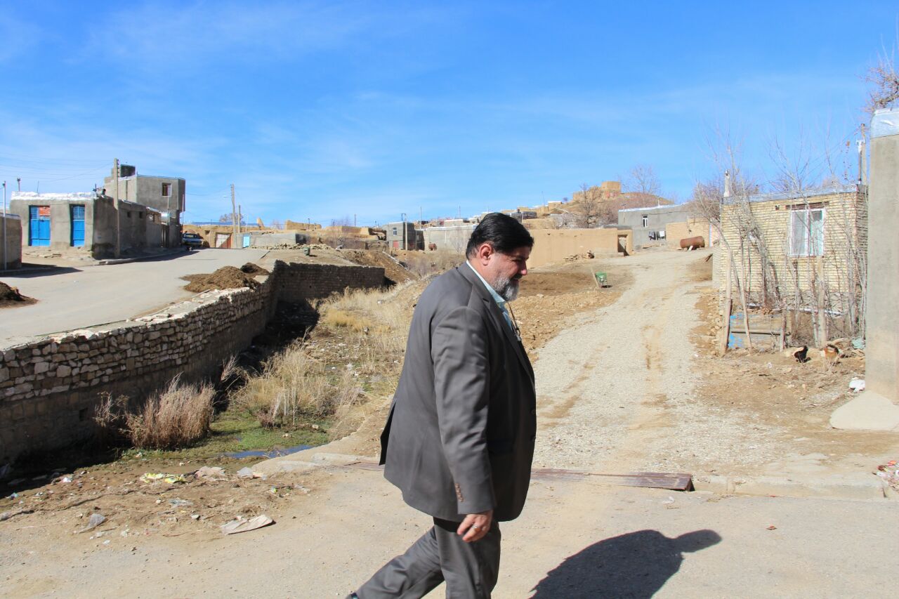 بازدید میدانی فرماندار تکاب از روستای تمای