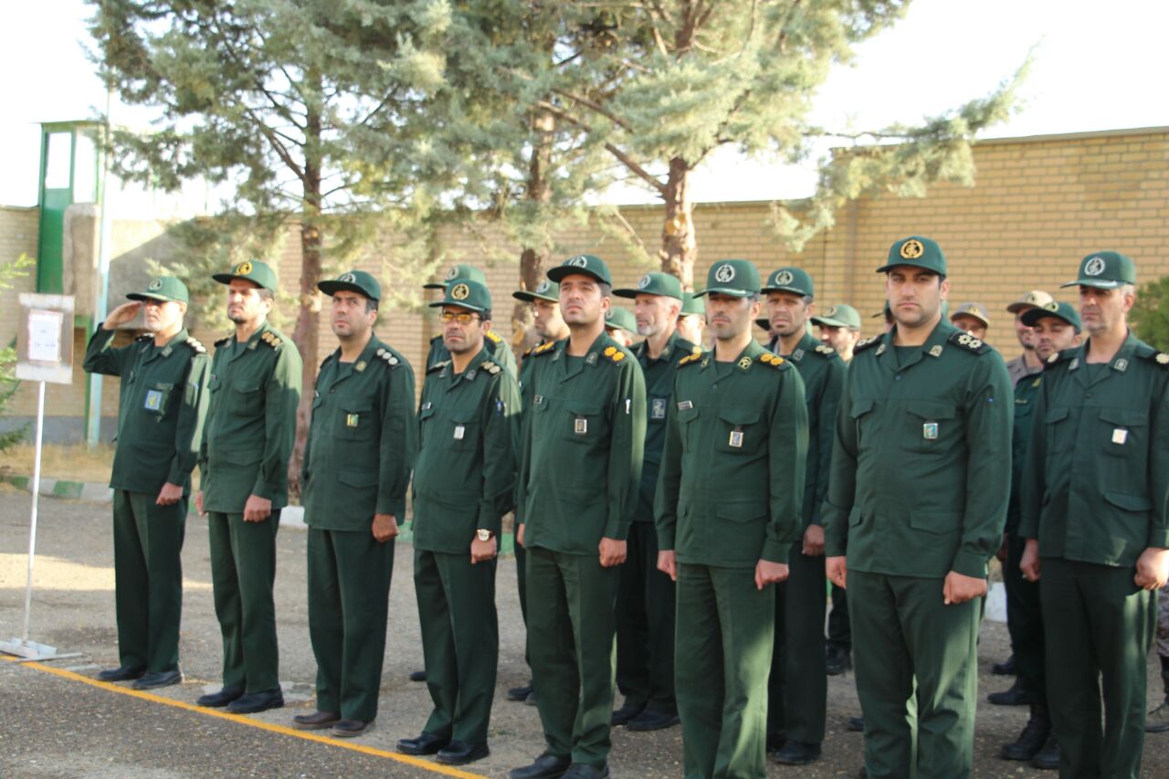 صبحگاه مشترک نیروهای نظامی و انتظامی تکاب به مناسبت هفته فراجا