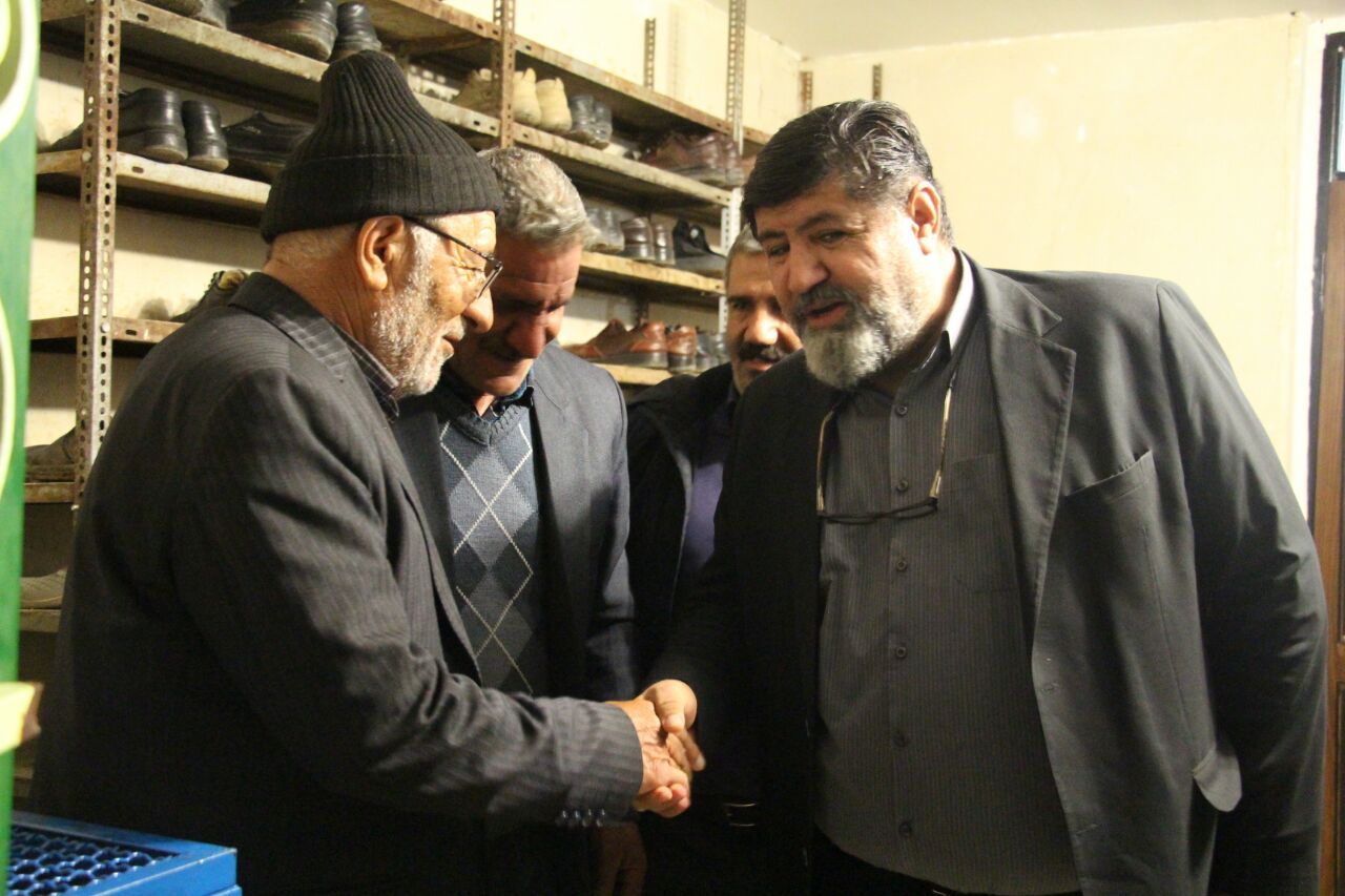 حضور فرماندار تکاب در مراسم چهلم مادر شهید فلاح در روستای دورباش