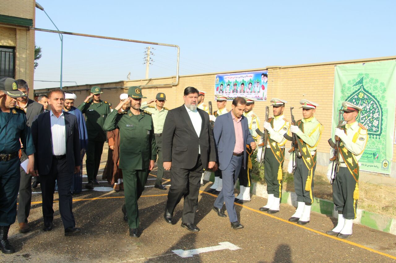 صبحگاه مشترک نیروهای نظامی و انتظامی تکاب به مناسبت هفته فراجا