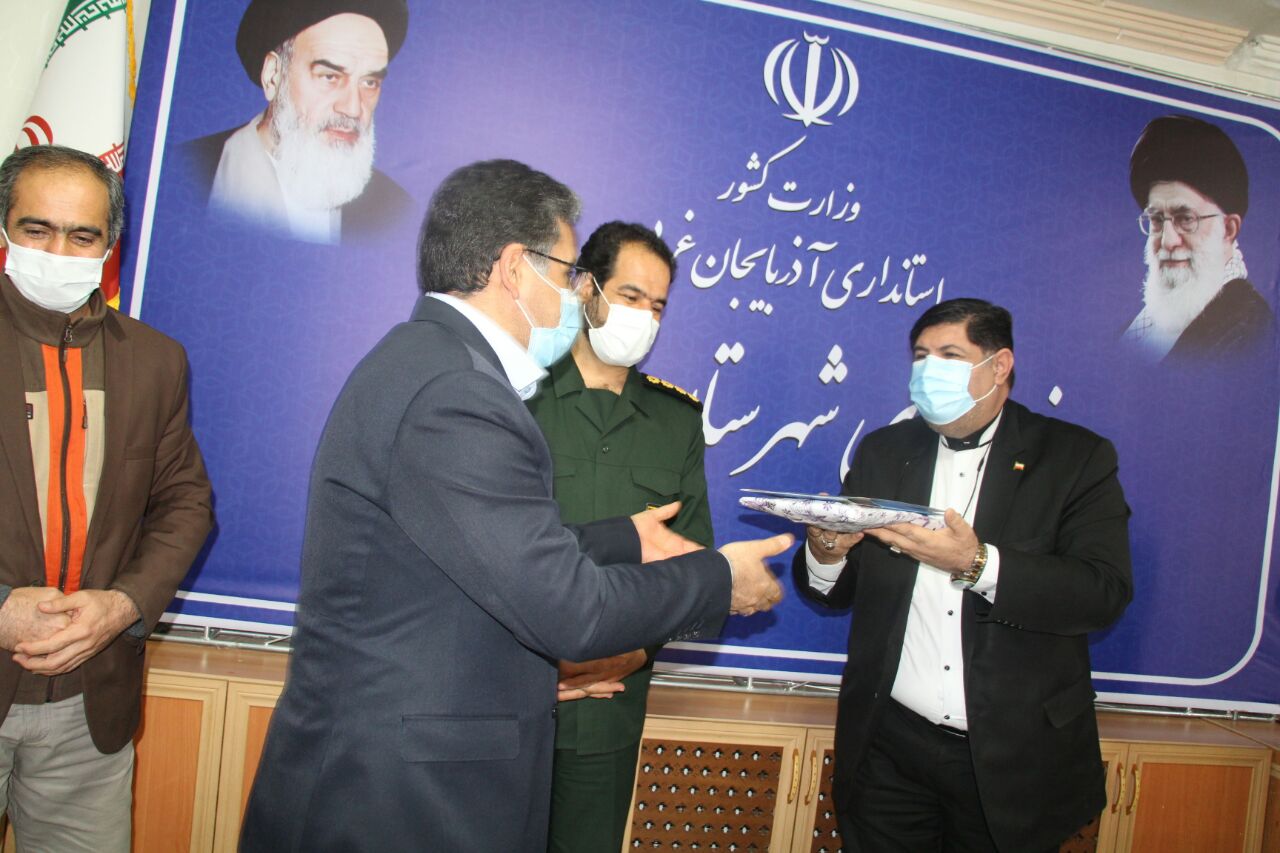 تجلیل فرماندار تکاب از روسای هیات های ورزشی  به مناسبت روز جوان