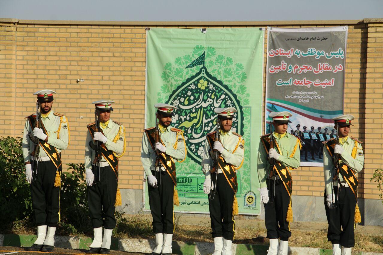 صبحگاه مشترک نیروهای نظامی و انتظامی تکاب به مناسبت هفته فراجا