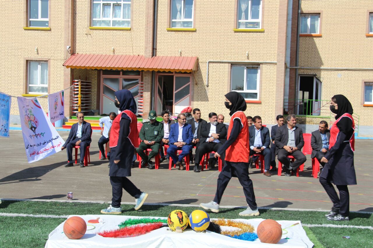آغاز المپیاد ورزشی دانش آموزان تکاب باحضور فرماندار
