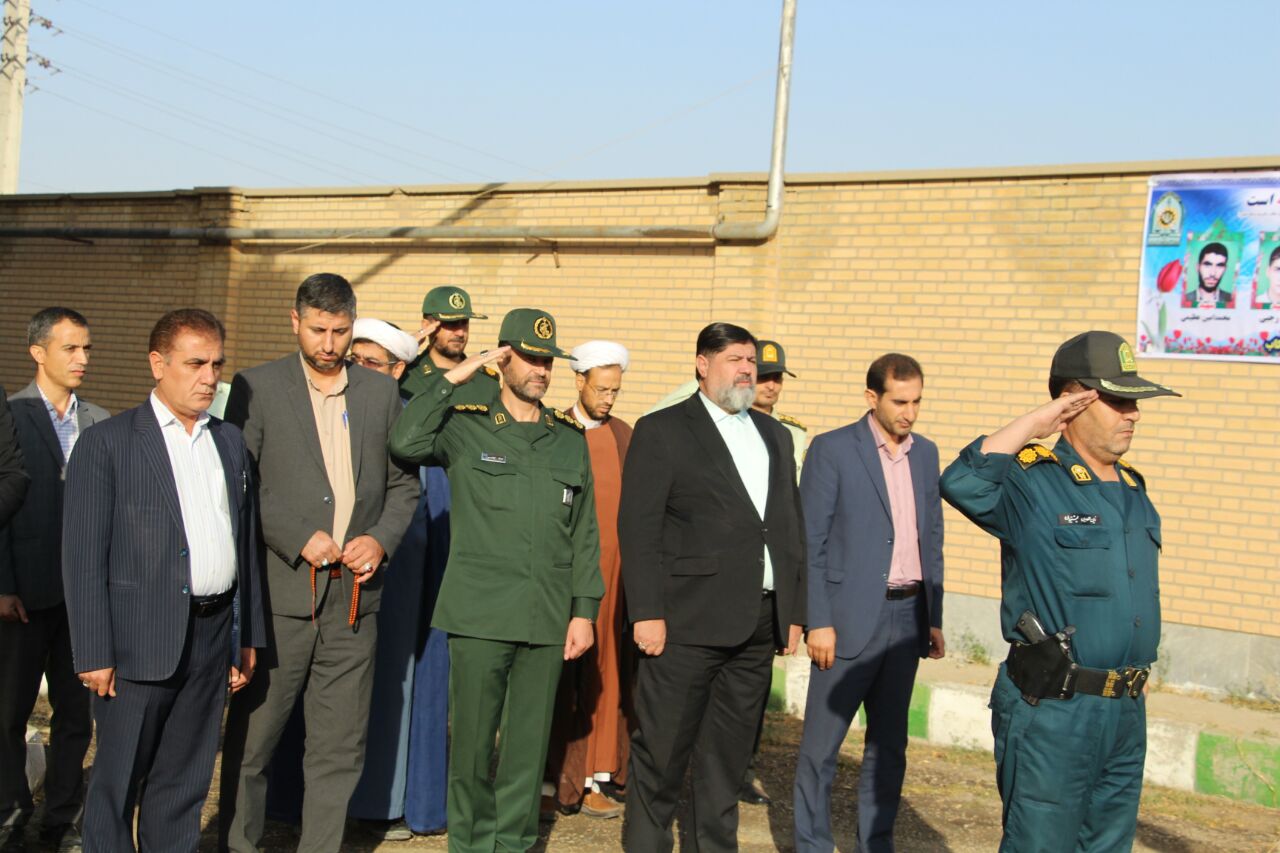 صبحگاه مشترک نیروهای نظامی و انتظامی تکاب به مناسبت هفته فراجا