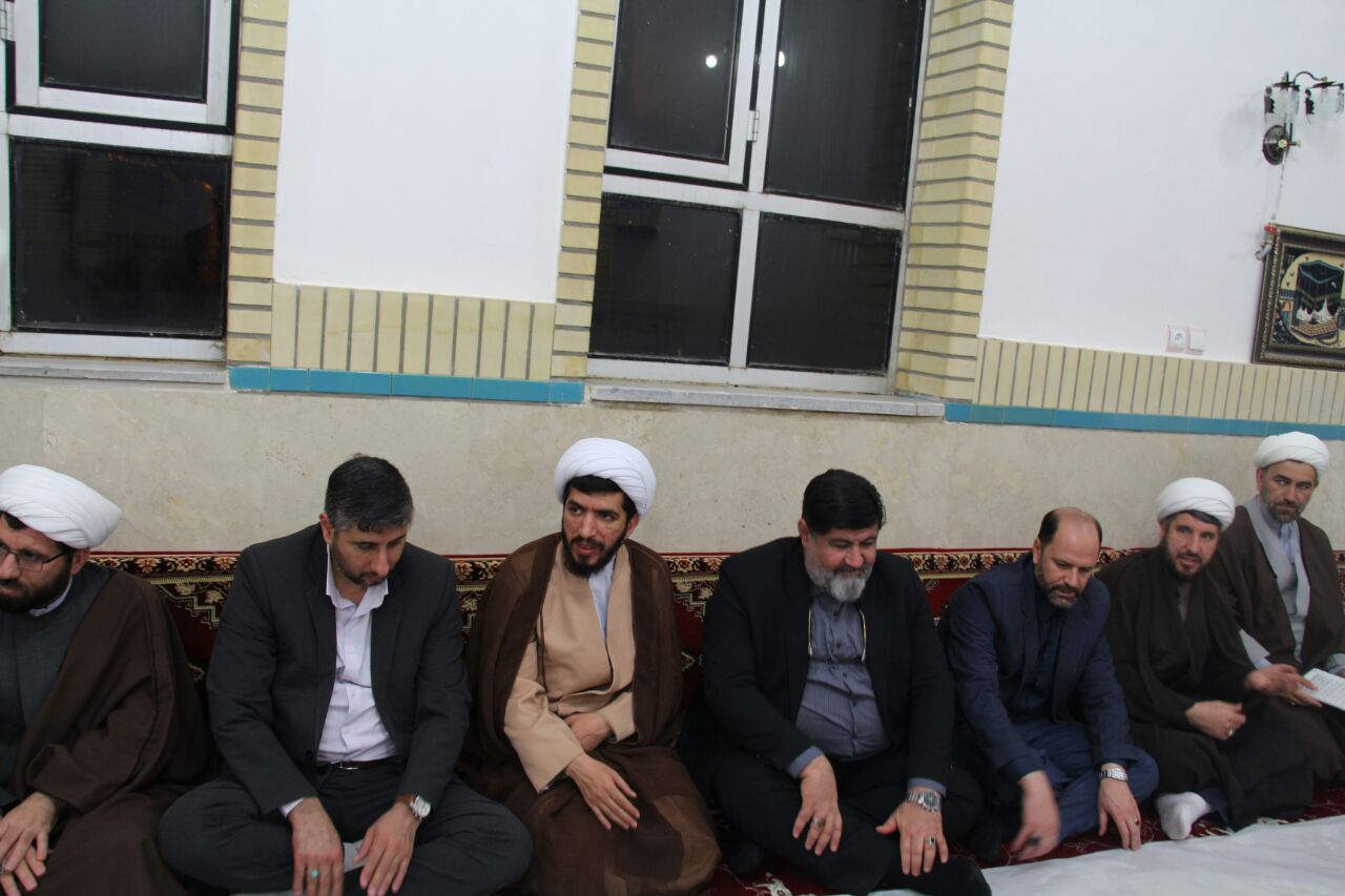 حضور فرماندار تکاب در مراسم چهلم مادر شهید فلاح در روستای دورباش