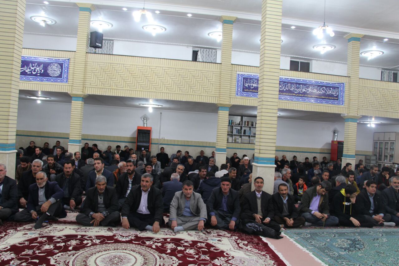 حضور فرماندار تکاب در مراسم چهلم مادر شهید فلاح در روستای دورباش