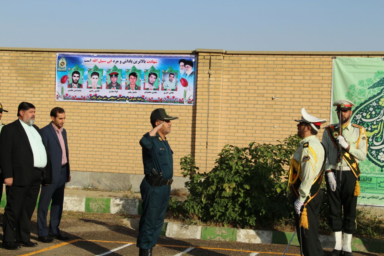 صبحگاه مشترک نیروهای نظامی و انتظامی تکاب به مناسبت هفته فراجا