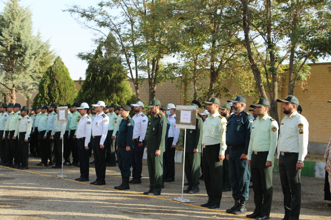 صبحگاه مشترک نیروهای نظامی و انتظامی تکاب به مناسبت هفته فراجا