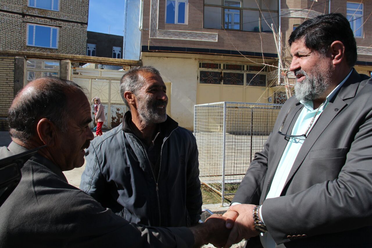 بازدید میدانی فرماندار تکاب از روستای تمای