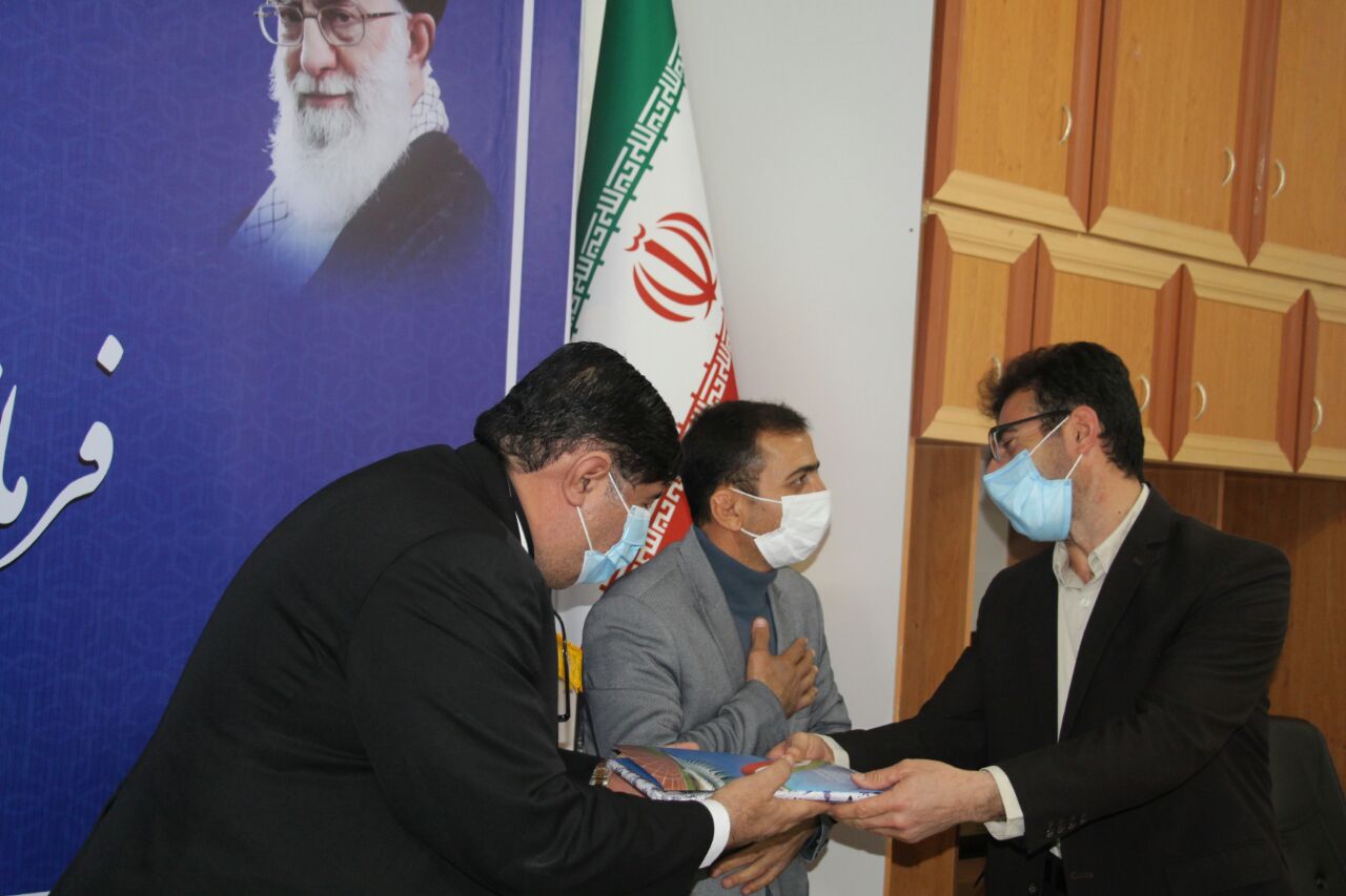 تجلیل فرماندار تکاب از روسای هیات های ورزشی  به مناسبت روز جوان