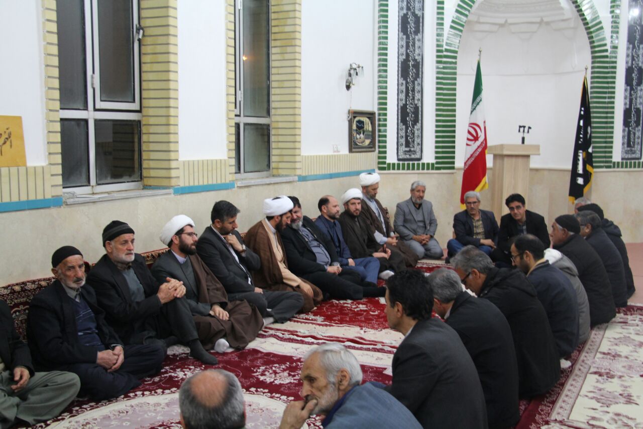 حضور فرماندار تکاب در مراسم چهلم مادر شهید فلاح در روستای دورباش