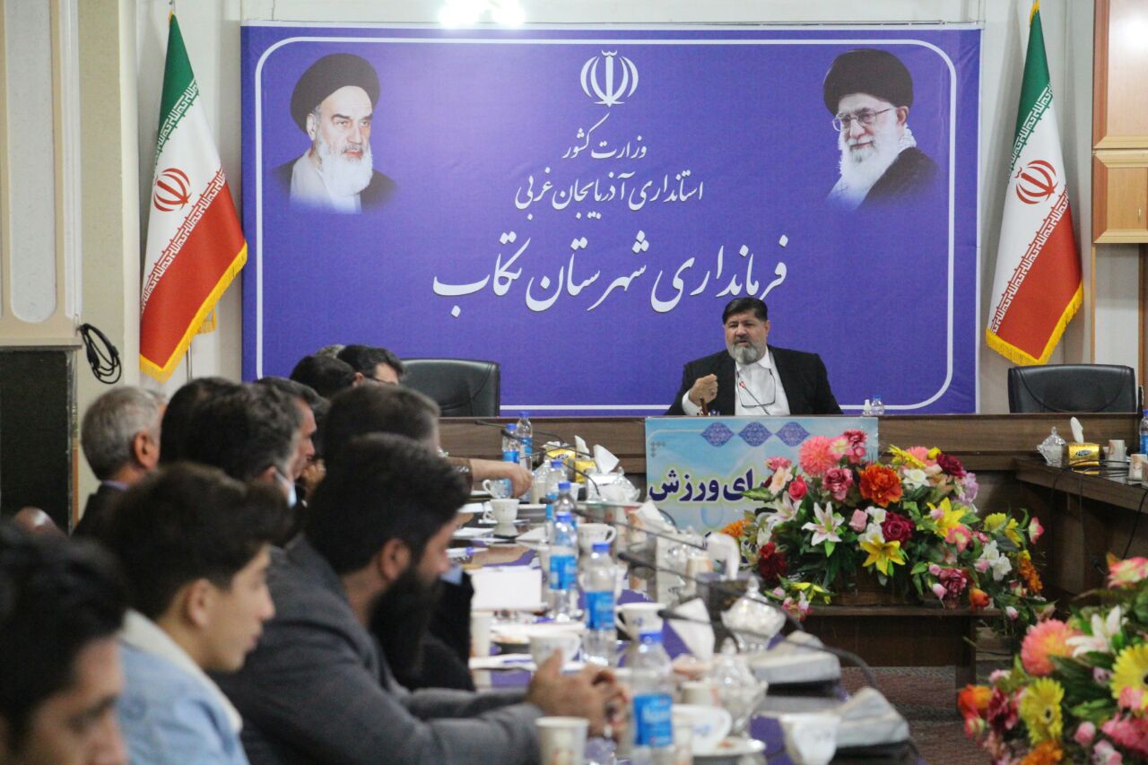 تجلیل فرماندار تکاب از قهرمان مسابقات بوکس نوجوانان کشور