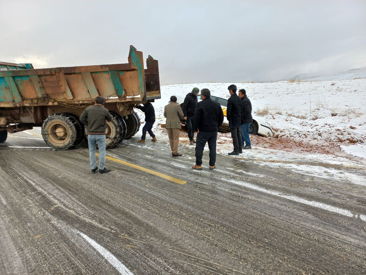 برف روبی محورهای مواصلاتی تکاب