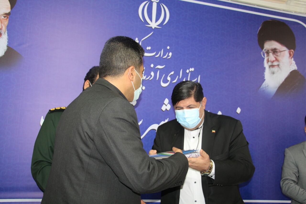 تجلیل فرماندار تکاب از روسای هیات های ورزشی  به مناسبت روز جوان