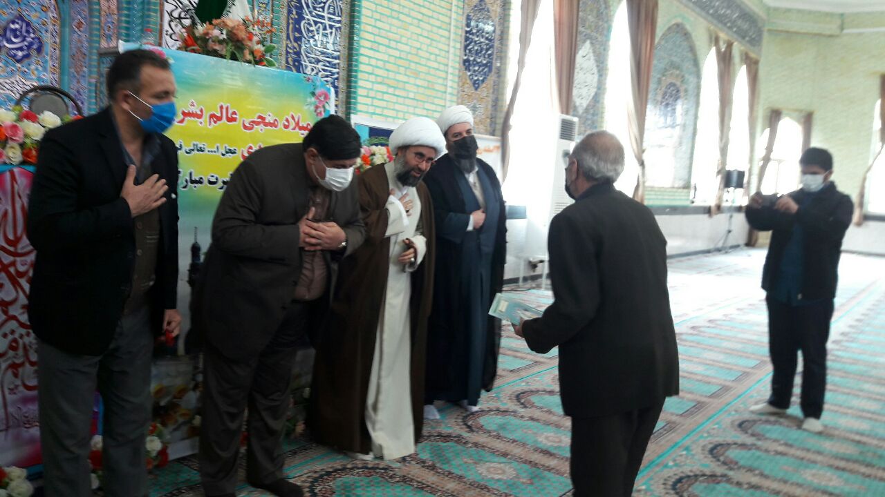 تجلیل از پدران شهدا تکاب باحضور فرماندار