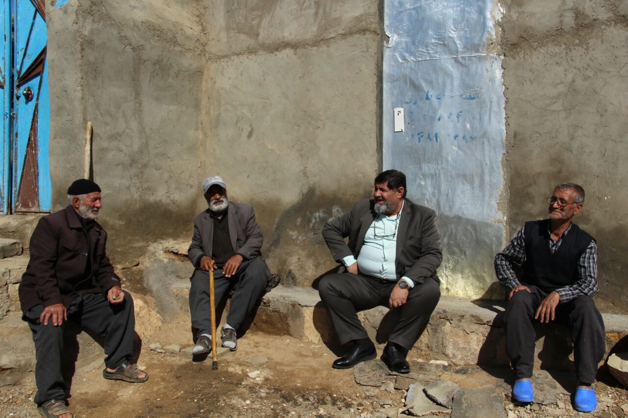 بازدید میدانی فرماندار تکاب از روستای تمای