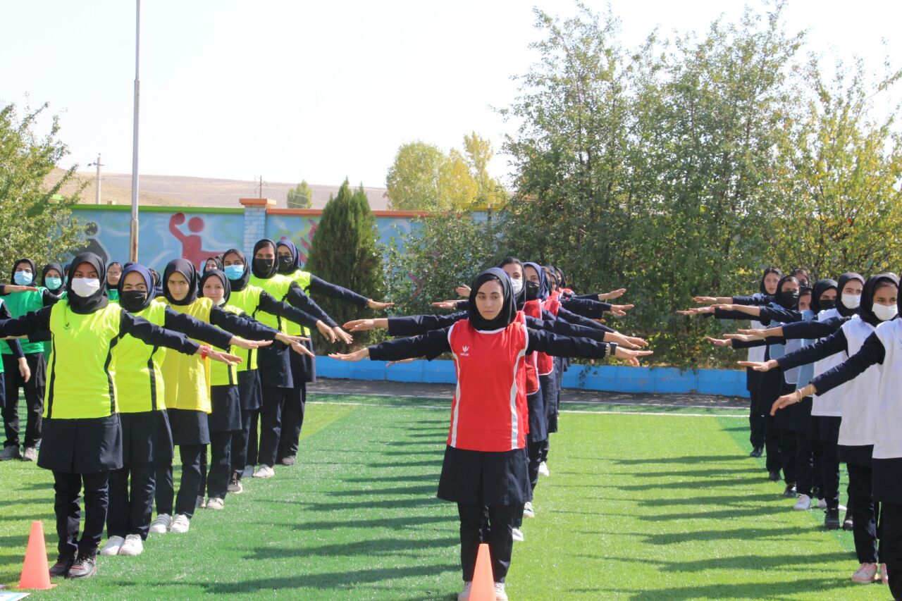 آغاز المپیاد ورزشی دانش آموزان تکاب باحضور فرماندار