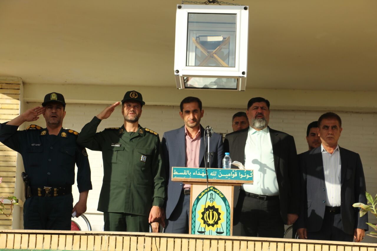 صبحگاه مشترک نیروهای نظامی و انتظامی تکاب به مناسبت هفته فراجا