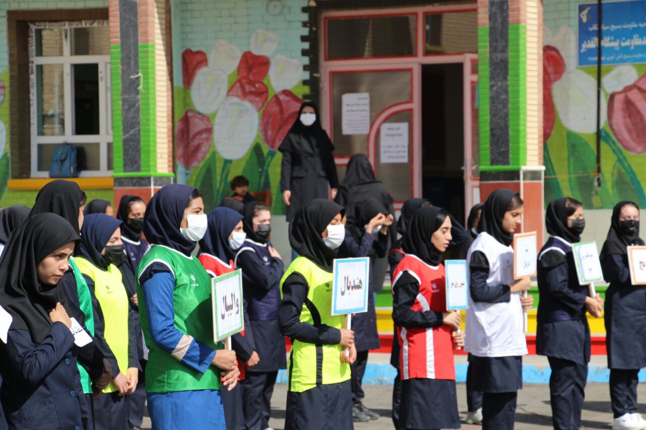 آغاز المپیاد ورزشی دانش آموزان تکاب باحضور فرماندار